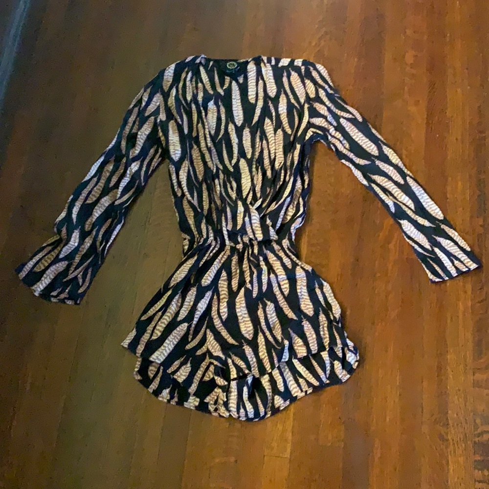 Printed low v neck romper